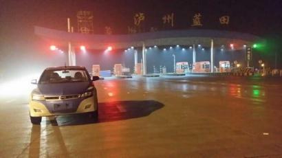 夜拍新能源出租车