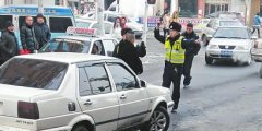 <b>吉林：无牌车辆阻挠交警执法 警察举枪逼停</b>