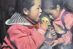 <b>鲁甸山里娃跋涉3小时＂摸黑＂上学 何时点亮一盏灯?</b>