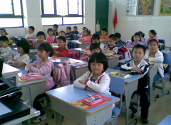 <b>上海义务教育招生意见：人户分离可居住地入学</b>