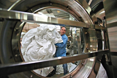火车床单一趟一换80℃以上高温消毒洗涤1小时