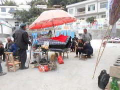 <b>贵州望谟警方荒山解剖尸体 1名办案警察被停职</b>