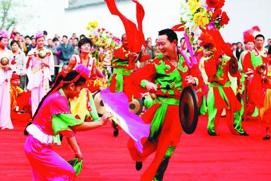 二等奖作品《欢腾的花鼓灯》