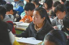 <b>巴中15岁“奔跑女孩”为瘫痪父亲做饭 学校到家每天跑8趟</b>