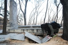 <b>北京香山辛亥烈士祁耿寰墓现盗洞（图）</b>