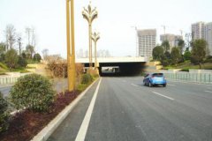 <b>泸州城区首条下穿隧道16日通车 部分公交线路调整</b>