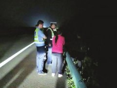 <b>自贡：一男子与妻闹离婚上高速“散心” 暴走高速8小时</b>