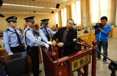 <b>贵州一贪官怕暴露上交五千万 老家地窖藏两千万</b>