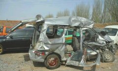 <b>宁夏银川：两车相撞导致8死一伤 泸州7名工人死亡</b>