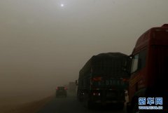 <b>内蒙古额济纳遭遇强沙尘暴</b>