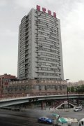 <b>陕西：18层高楼外墙瓷砖脱落 13岁男孩被砸身亡</b>