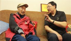<b>泸州：抗日名将张自忠嫡孙张庆成看望抗战老兵</b>