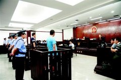 <b>成都:前警察吸毒成毒贩</b>