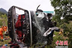 <b>福建三明旅游客车坠崖 已造成2人死亡</b>