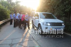 <b>豪车停满农家院 泸州警方端掉一地下赌场</b>