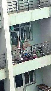 延安大学3女生宿舍内被捅伤事发时2人喊救命