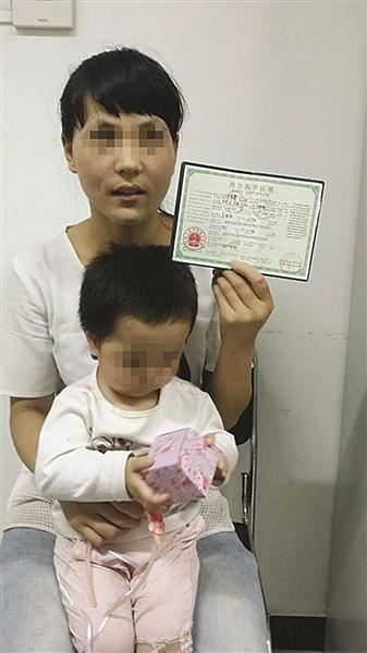 南京地铁“甘肃妈妈丐帮”：带娃行乞月入过万