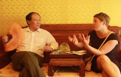 <b>央视与荷兰电视台联合采访“毛主席”特型演员缪世璇</b>