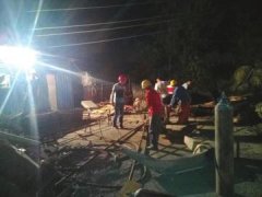 <b>泸州:叙大铁路中坝隧道发生突泥突水事故 救援被困4人</b>