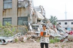 <b>河南开封：房主旅游回来房子变废墟 不知是谁拆的房</b>