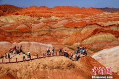 <b>八月甘肃张掖丹霞“热情似火”</b>