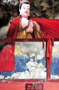 <b>重庆：一小偷半夜进庙偷功德箱 被抓后谎称诚心拜菩萨</b>