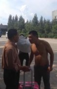 <b>河北赤膊黑车司机爆粗揽客收“买路钱” 现被抓获</b>
