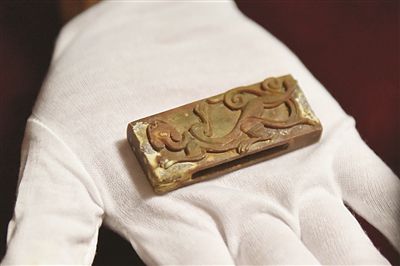 出土的砖雕玉带板。刘浏