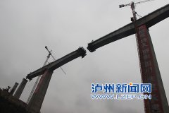 <b>叙大铁路第一长隧道贯通 为通车奠定坚实基础</b>