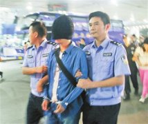 <b>男子将建设工程“一女多嫁” 诈骗保证金800余万元(图)</b>
