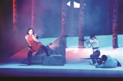 <b>新编沪剧《赵一曼》宜宾演出 柔情话英雄</b>