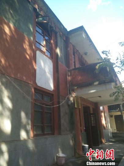 图为巍山县委县政府院内的一栋办公楼。　王艳龙摄