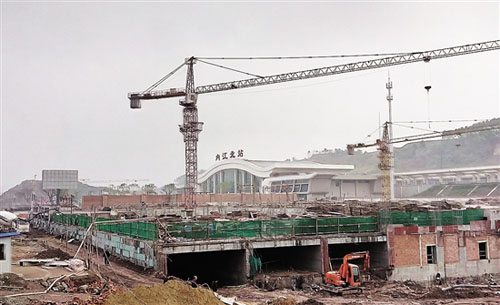 内江高铁站地下街区的基坑建设已基本完成.jpg