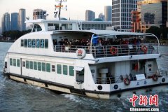<b>上海首条“水上巴士”开通试运营</b>