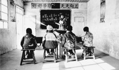 <b>农村孩子上学难：村校荒芜 教师老化 儿童不爱读书</b>