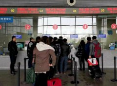 <b>队难排、事难办、脸难看：窗口单位办事“磨人”记</b>