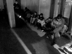 <b>记者卧底号贩子组织：队长管招聘 “老大”利润高</b>
