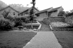 <b>北京长城脚下“贫困村”变身国际文化村</b>