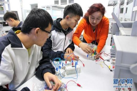 <b>五部门联合发新规 撑起职校生实习安全“保护伞”</b>