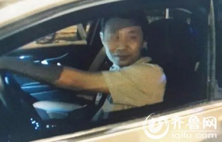 <b>山东“豪车男”酒驾拒绝检查 持匕首追刺交警</b>