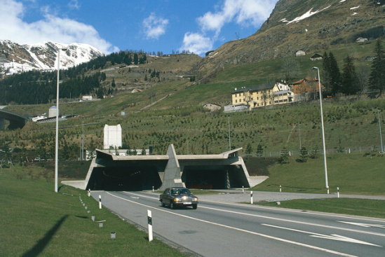 世界奇特隧道 中国就独占其二！