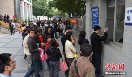 <b>重庆等13省出台无户口人员落户细则 多地禁设前置条件</b>