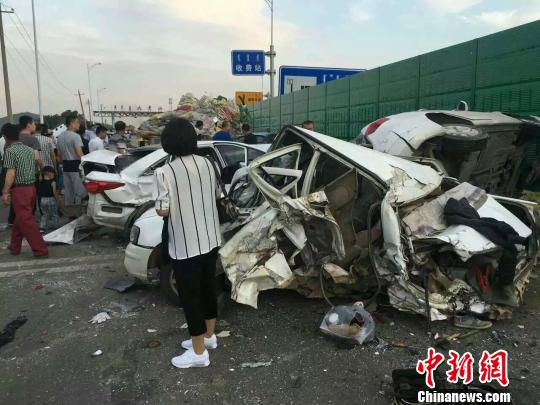 图为事发现场。 张林虎摄