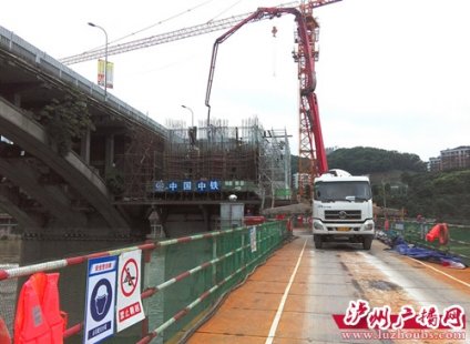 <b>泸州:沱二桥加宽工程主桥0号段全部浇筑完成</b>