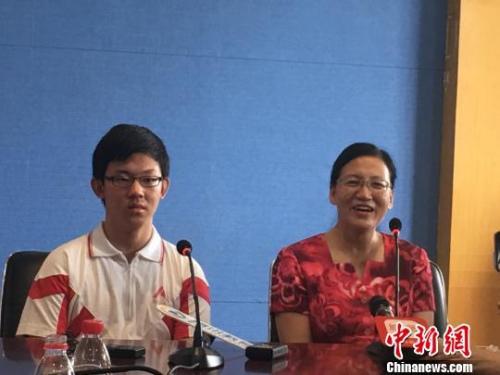 多省份高考一本分数线大跌 最大降幅达76分