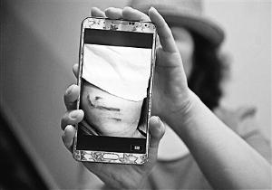 百名学生疑遭老师钢棍殴打 校方：打人者被开