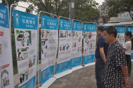 玄滩镇开展“以案释纪”漫画巡展