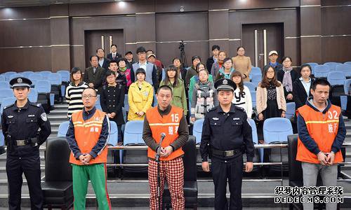 2013年11月14日，为打击涉毒犯罪，警示公众远离毒品，江苏法院系统集中宣判了68起涉毒案件。被判处10年以上有期徒刑的有8人。