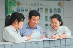 四川：长宁“北归”老师 神奇将倒数第一班级带为年级第一