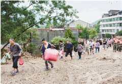 温州党员干部全力抗击台风“鲇鱼”风采录